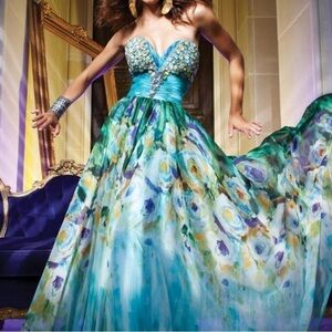 Tony Bowls Dramatic Floral Print Chiffon Formal Dress. Size 0